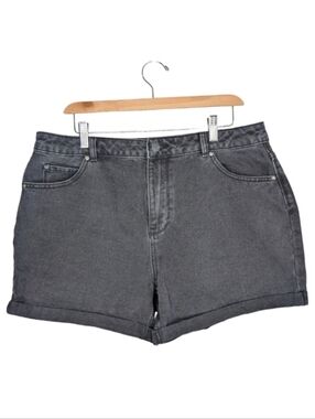 Vero Moda Black Cuffed Jean Shorts | Size XL